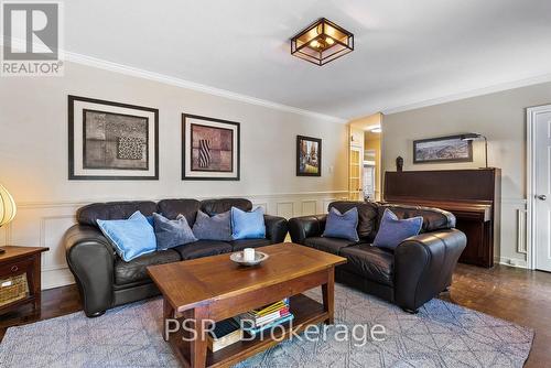 2063 Family Crescent, Mississauga, ON - Indoor Photo Showing Living Room