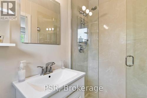 2063 Family Crescent, Mississauga, ON - Indoor Photo Showing Bathroom