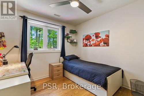 2063 Family Crescent, Mississauga, ON - Indoor Photo Showing Bedroom