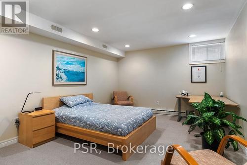 2063 Family Crescent, Mississauga, ON - Indoor Photo Showing Bedroom