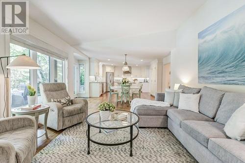 284 Lawson Street, Oakville, ON - Indoor Photo Showing Living Room