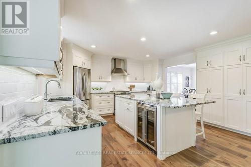 284 Lawson Street, Oakville, ON - Indoor Photo Showing Kitchen With Upgraded Kitchen