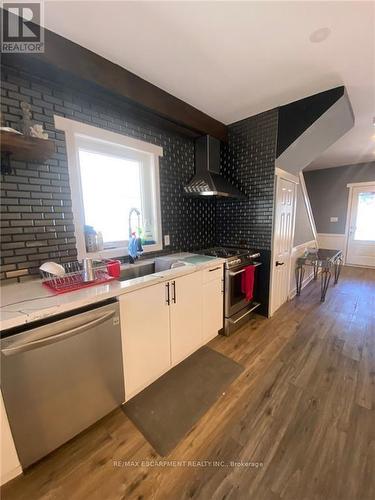 3 Albemarle Street, Hamilton, ON - Indoor Photo Showing Kitchen