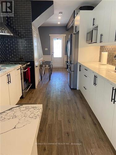 3 Albemarle Street, Hamilton, ON - Indoor Photo Showing Kitchen