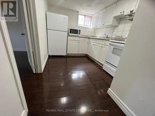 726 Brimorton Drive, Toronto, ON - Indoor Photo Showing Kitchen