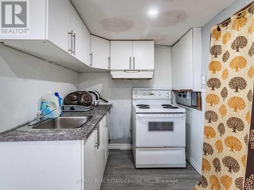 726 Brimorton Drive, Toronto, ON - Indoor Photo Showing Kitchen