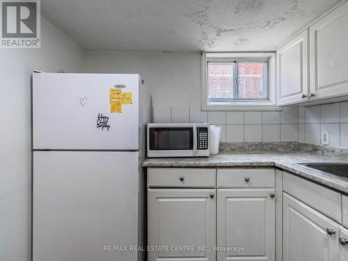 726 Brimorton Drive, Toronto, ON - Indoor Photo Showing Kitchen