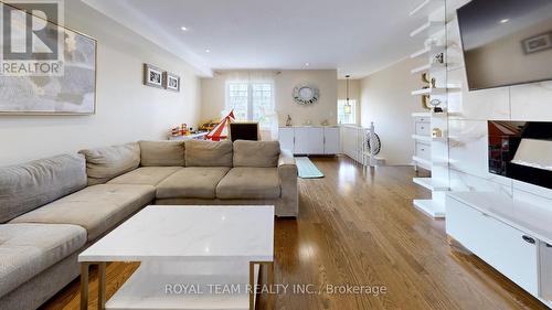 41 Bell Estate Road, Toronto, ON - Indoor Photo Showing Living Room
