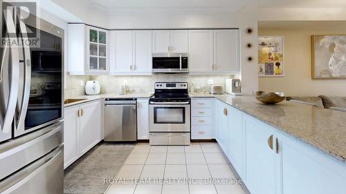 41 Bell Estate Road, Toronto, ON - Indoor Photo Showing Kitchen With Upgraded Kitchen