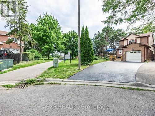 64 Greenfield Crescent, Whitby (Blue Grass Meadows), ON - Outdoor