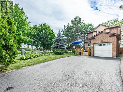 64 Greenfield Crescent, Whitby (Blue Grass Meadows), ON - Outdoor