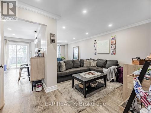 64 Greenfield Crescent, Whitby (Blue Grass Meadows), ON - Indoor Photo Showing Living Room