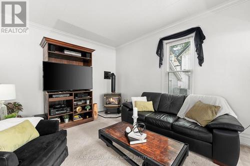 235 Pefferlaw Road, Georgina (Pefferlaw), ON - Indoor Photo Showing Living Room