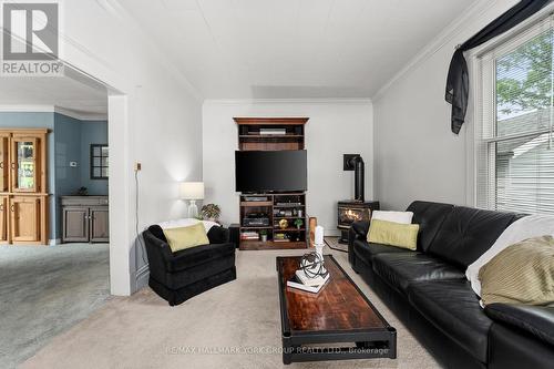 235 Pefferlaw Road, Georgina (Pefferlaw), ON - Indoor Photo Showing Living Room