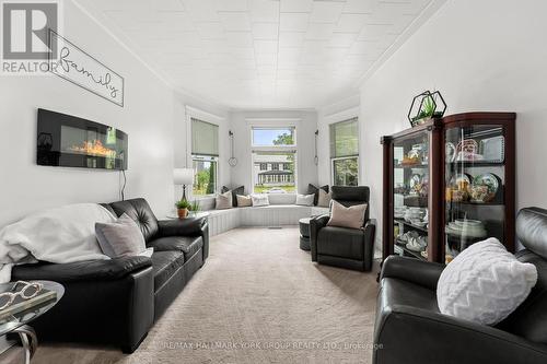 235 Pefferlaw Road, Georgina (Pefferlaw), ON - Indoor Photo Showing Living Room