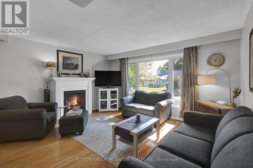 35 Jills Court, Barrie, ON - Indoor Photo Showing Living Room With Fireplace