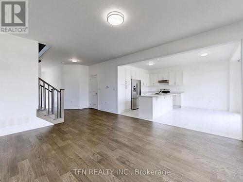 11 Copperhill Heights, Barrie (Painswick South), ON - Indoor Photo Showing Kitchen