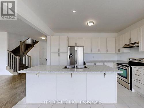 11 Copperhill Heights, Barrie (Painswick South), ON - Indoor Photo Showing Kitchen