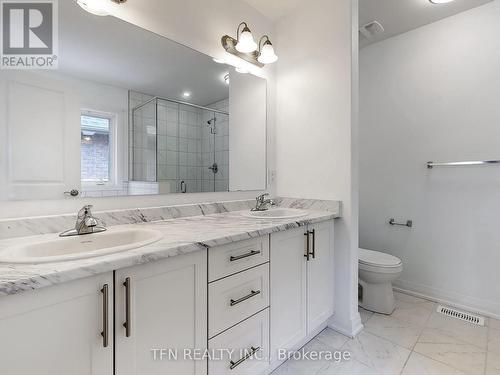 11 Copperhill Heights, Barrie (Painswick South), ON - Indoor Photo Showing Bathroom