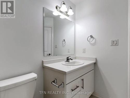 11 Copperhill Heights, Barrie (Painswick South), ON - Indoor Photo Showing Bathroom