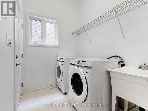 11 Copperhill Heights, Barrie (Painswick South), ON - Indoor Photo Showing Laundry Room