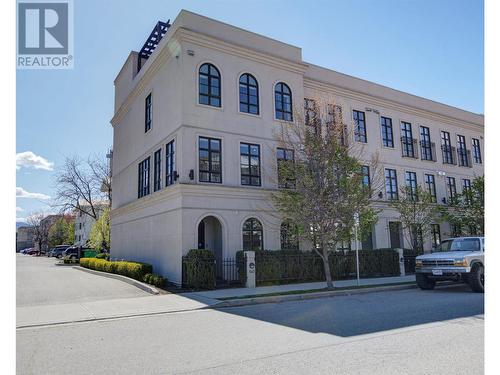 645 Fuller Avenue, Kelowna, BC - Outdoor With Facade