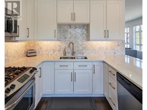 645 Fuller Avenue, Kelowna, BC - Indoor Photo Showing Kitchen With Double Sink With Upgraded Kitchen