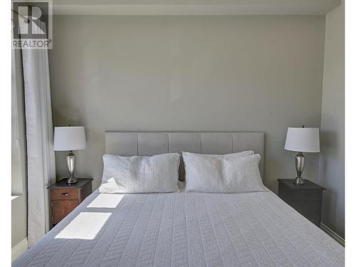 645 Fuller Avenue, Kelowna, BC - Indoor Photo Showing Bedroom