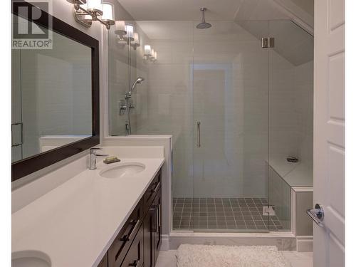 645 Fuller Avenue, Kelowna, BC - Indoor Photo Showing Bathroom