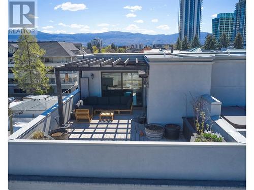 645 Fuller Avenue, Kelowna, BC - Outdoor