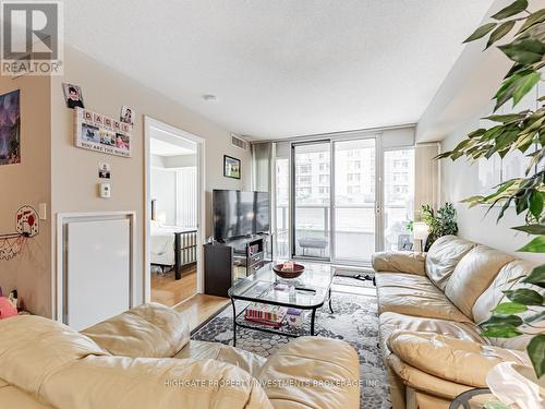 619 - 111 Elizabeth Street, Toronto C01, ON - Indoor Photo Showing Living Room