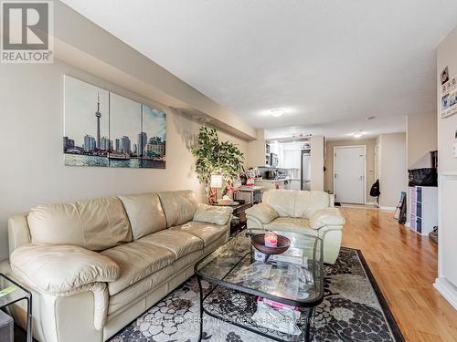 619 - 111 Elizabeth Street, Toronto C01, ON - Indoor Photo Showing Living Room