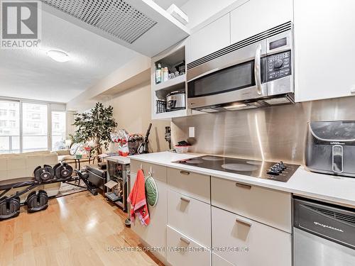 619 - 111 Elizabeth Street, Toronto C01, ON - Indoor Photo Showing Kitchen