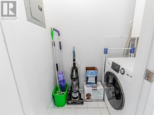 619 - 111 Elizabeth Street, Toronto C01, ON - Indoor Photo Showing Laundry Room