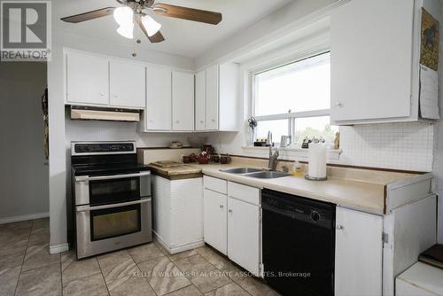 14149 Fourth Line Nassagaweya, Milton (Nassagaweya), ON - Indoor Photo Showing Kitchen With Double Sink