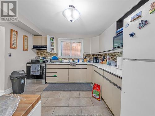 6408 Thornberry Crescent Unit# 427, Windsor, ON - Indoor Photo Showing Kitchen