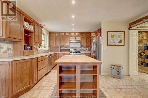 323 County Rd 27 East, Kingsville, ON - Indoor Photo Showing Kitchen