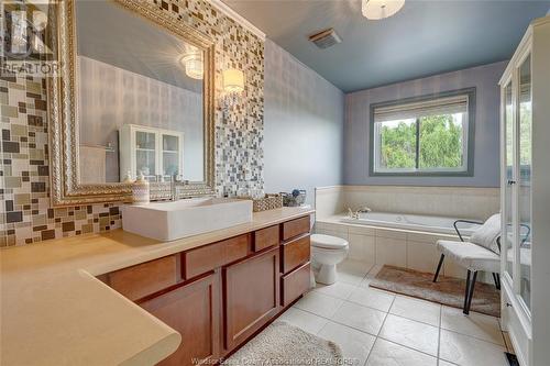 323 County Rd 27 East, Kingsville, ON - Indoor Photo Showing Bathroom