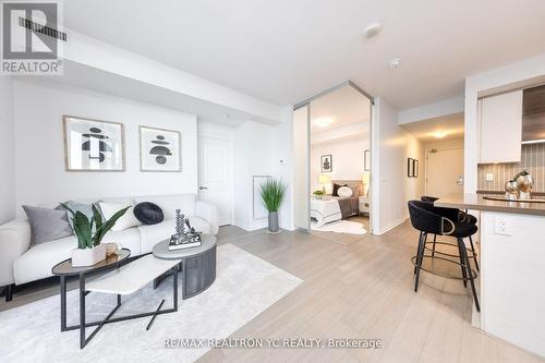 1005 - 59 Annie Craig Drive, Toronto, ON - Indoor Photo Showing Living Room