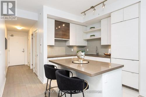 1005 - 59 Annie Craig Drive, Toronto, ON - Indoor Photo Showing Kitchen