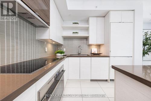 1005 - 59 Annie Craig Drive, Toronto (Mimico), ON - Indoor Photo Showing Kitchen With Double Sink