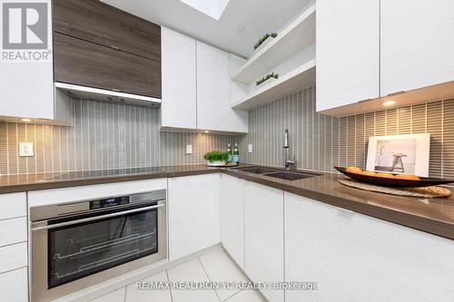 1005 - 59 Annie Craig Drive, Toronto, ON - Indoor Photo Showing Kitchen With Double Sink