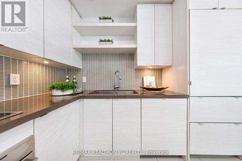 1005 - 59 Annie Craig Drive, Toronto, ON - Indoor Photo Showing Kitchen With Double Sink