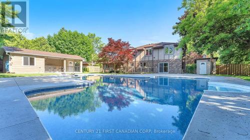 14 Scottsdale Street, London, ON - Outdoor With In Ground Pool