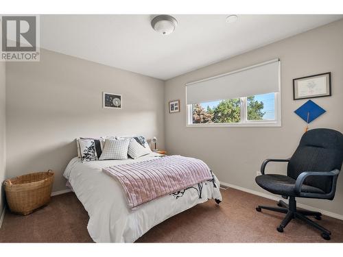 130 Dundas Road Unit# 5, Kelowna, BC - Indoor Photo Showing Bedroom