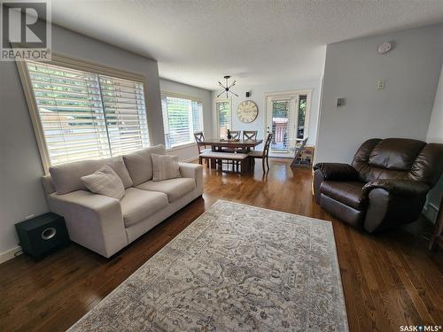 726 Bertrand Avenue, Radville, SK - Indoor Photo Showing Living Room