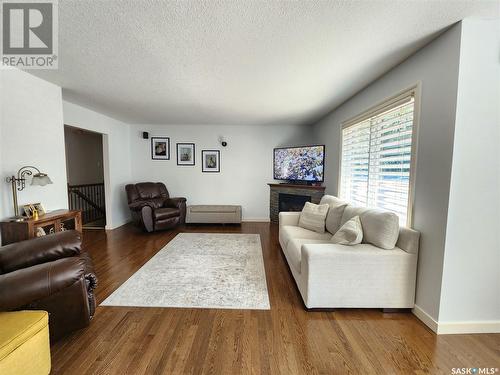 726 Bertrand Avenue, Radville, SK - Indoor Photo Showing Living Room