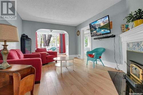 1314 College Avenue, Regina, SK - Indoor Photo Showing Living Room