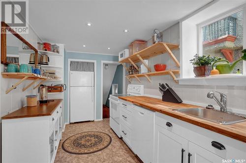 1314 College Avenue, Regina, SK - Indoor Photo Showing Kitchen