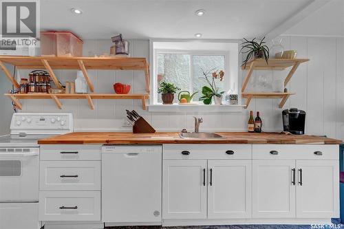 1314 College Avenue, Regina, SK - Indoor Photo Showing Kitchen